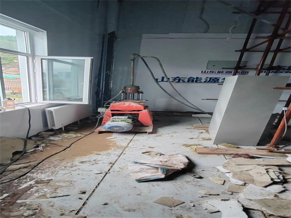 仲巴地基基础下沉墙体裂缝加固注浆顶升施工